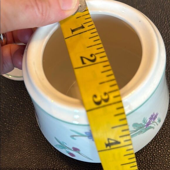 Oneida Ava Ceramic Sugar bowl with Lid Floral Design - Picture 7 of 8